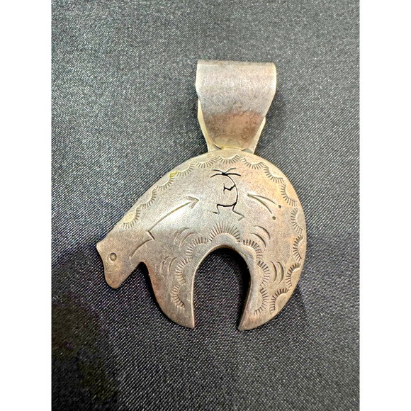 J Delgarito Engrave Bear Pendant Sterling Silver Signed Native Navajo Jewelry - Picture 1 of 4